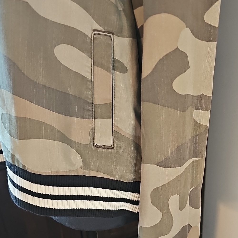 NWOT-Natural Reflections Tan Camouflage Bomber Jacket - Picture 3 of 6